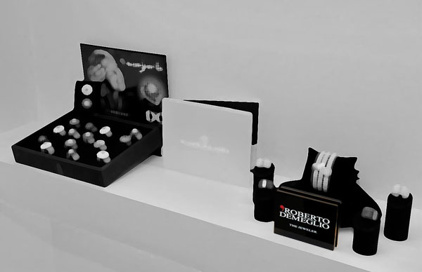 display da vetrina in metacrilato nero